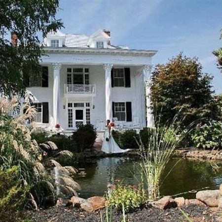 Winridge Manor Bed And Breakfast Madison Heights Eksteriør billede