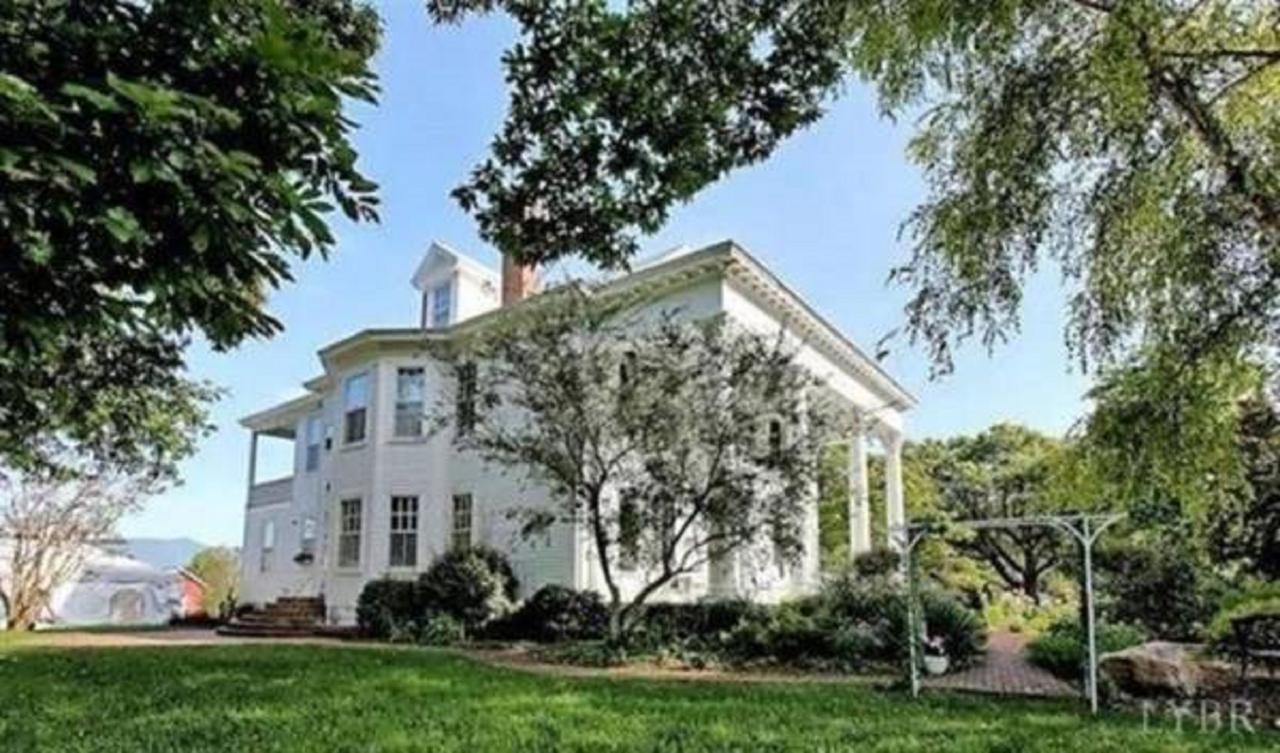 Winridge Manor Bed And Breakfast Madison Heights Eksteriør billede