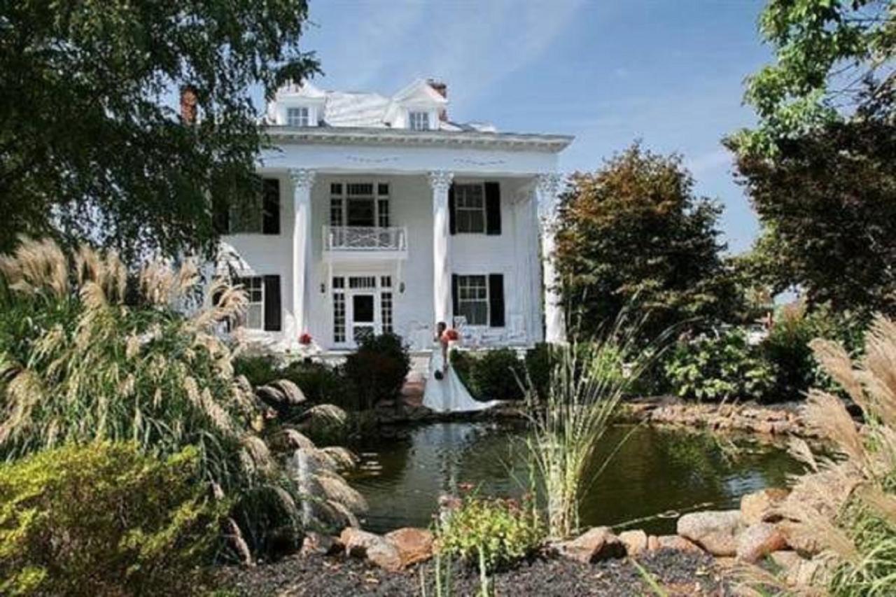 Winridge Manor Bed And Breakfast Madison Heights Eksteriør billede