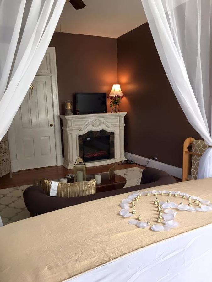 Winridge Manor Bed And Breakfast Madison Heights Eksteriør billede